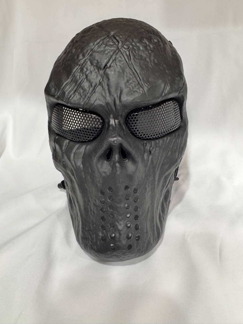 UNOMOR tactical airsoft skull mask with metal mesh eyes Halloween Cosplay Party